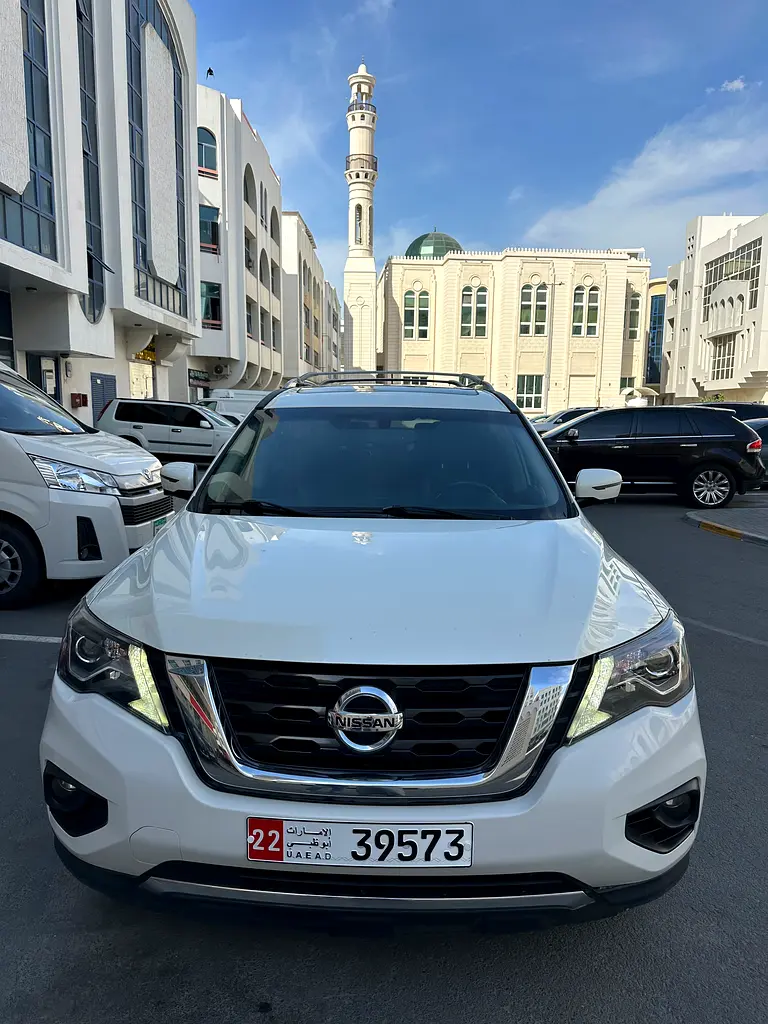 Nissan Pathfinder 2017 — photo 1 of 20