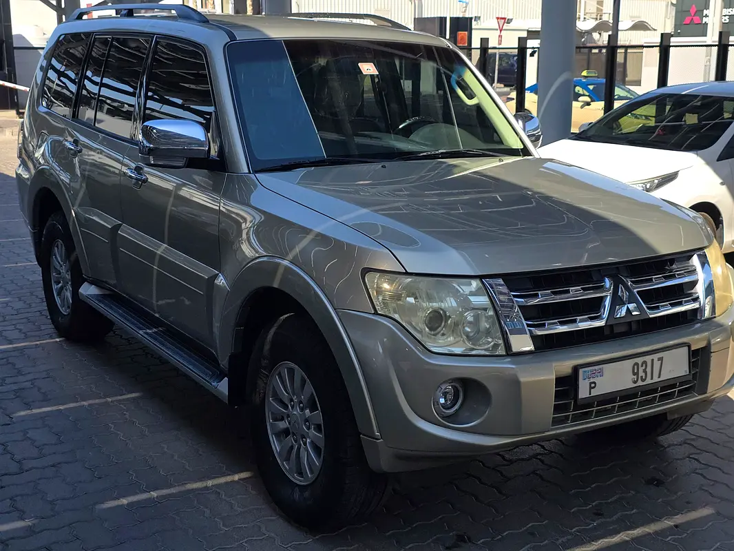 Mitsubishi Pajero 2013 — photo 1 of 13
