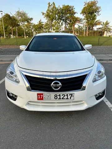 Nissan Altima SV 2015 American Specs - Well Maintained