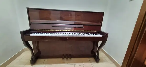 Used upright piano - Samick (wood finish), good working condition