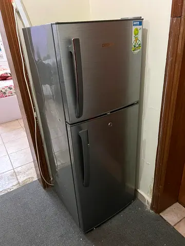 GEEPAS Top-Freezer Refrigerator - Good Working Condition