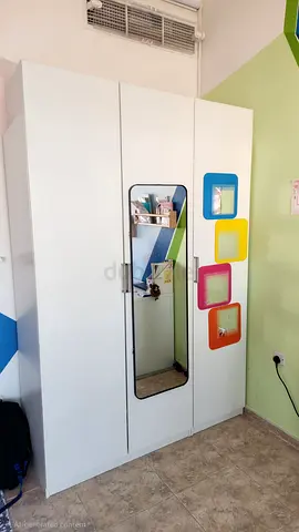 URGENT White 3-Door Wardrobe with Tall Mirror and 4 small differente color mirror 200x150x60