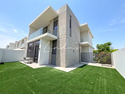 4BR True corner / Private Garden / Great location