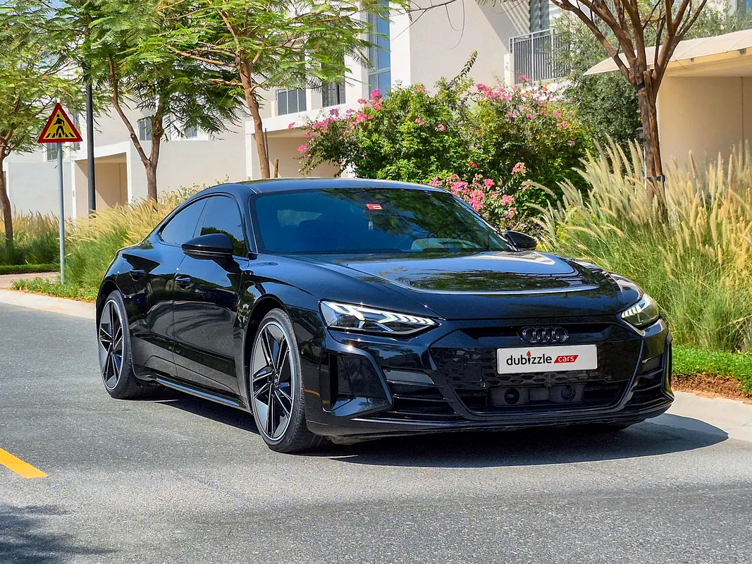 Audi RS e-tron GT 2022 — photo 1 of 16