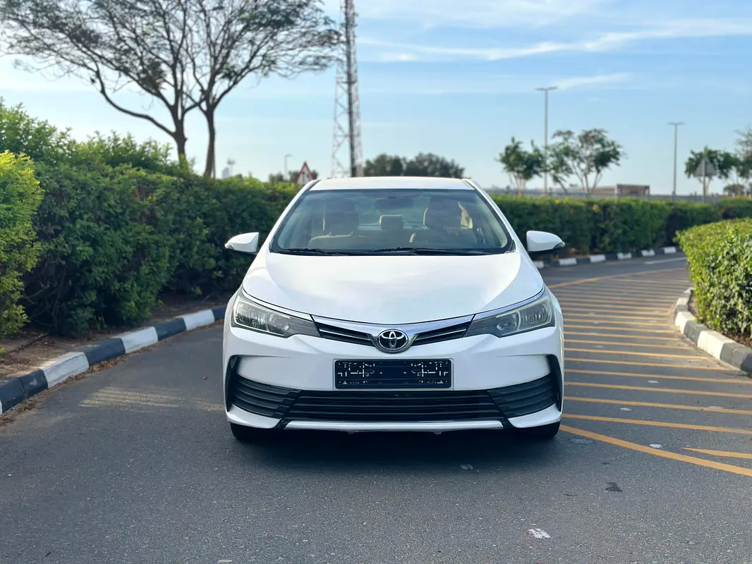 Toyota Corolla 2017 — photo 1 of 15