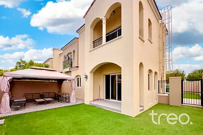 Vacant | End Unit | Landscaped Garden