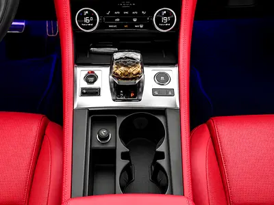 2025 Jaguar F-PACE — миниатюра 17