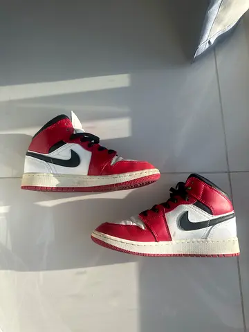 Air Jordan 1s - Chicago Red