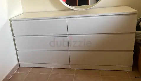 White 6-Drawer Dresser / Chest of Drawers - Good Condition