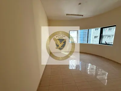 شقة غرفتين وصالة مع بلكونة للإيجار السنوي في القاسمية الند | إطلالات مفتوحة من جميع الغرف | مساحات واسعة | خزائن حائط | صيانة مجانية | برج عائلي | 6 د