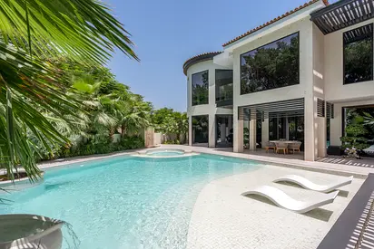 Majestic Ready-to-Move Villa in JGE