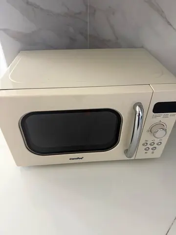 Comfee 20L Microwave Oven (800W) – AED 500