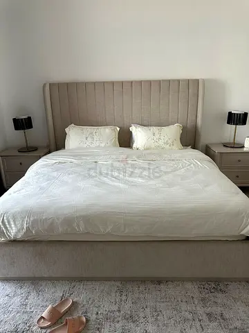 King-size upholstered bed with headboard and base (beige) with matress