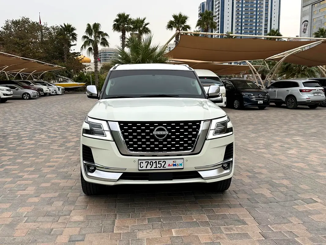 Nissan Patrol 2016 — photo 1 of 18
