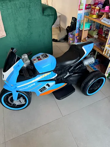 Kids electric ride-on motorbike - blue, good condition
