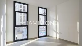 Prestigious Urban Residence in a Mature and Well-Serviced Neighborhood | Resale