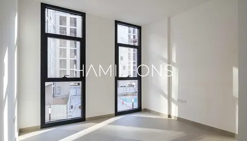 Prestigious Urban Residence in a Mature and Well-Serviced Neighborhood | Resale