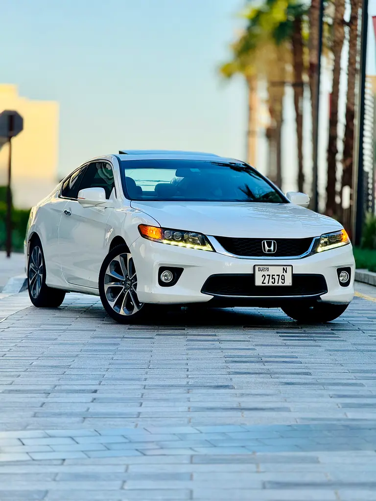 Honda Accord 2015 — photo 1 of 20