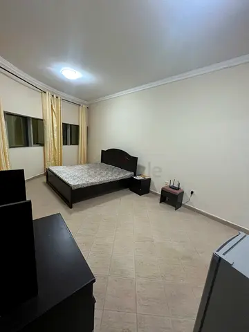 Huge master room available for rent in Al Barsha 1 (MOE)