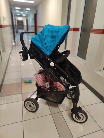 Baby stroller with adjustable canopy and storage basket