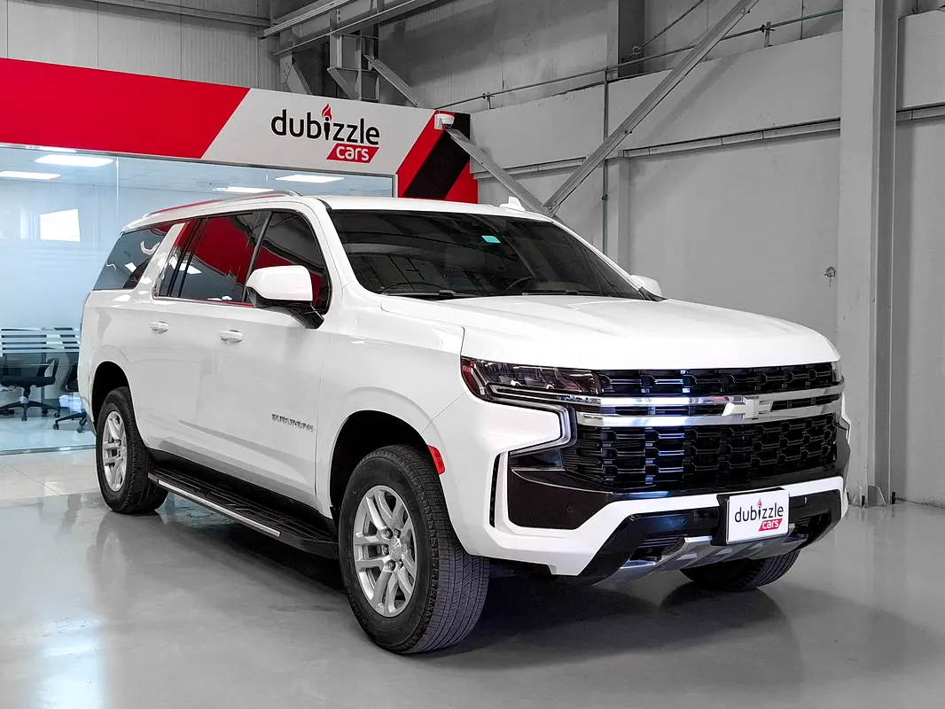 Chevrolet Suburban 2023 — photo 1 of 14