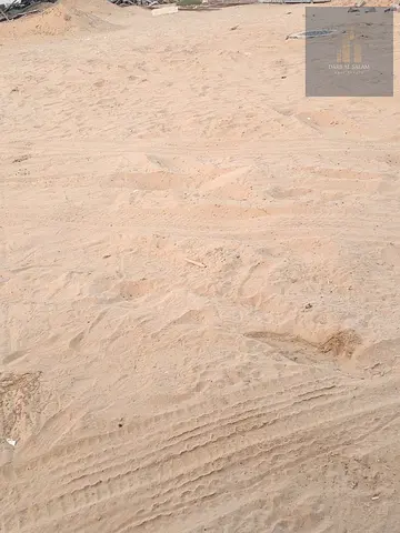 للبيع ارض تجاريه في منطقة المالحه/ الشارقه