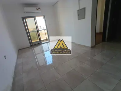فرصة مميزة للإيجار السنوي في منطقة الراشدية 1 بعجمان، شقة غرفة وصالة بمساحة كبيرة وتصميم عملي يوفر الراحة والخصوصية، تقع في موقع حيوي جداً