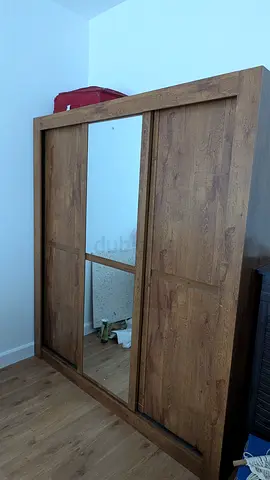 📦 Huge  Spacious 3-Door Sliding Wardrobe with Mirror