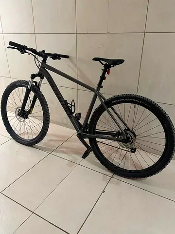 Specialized Rockhopper Mountain Bike