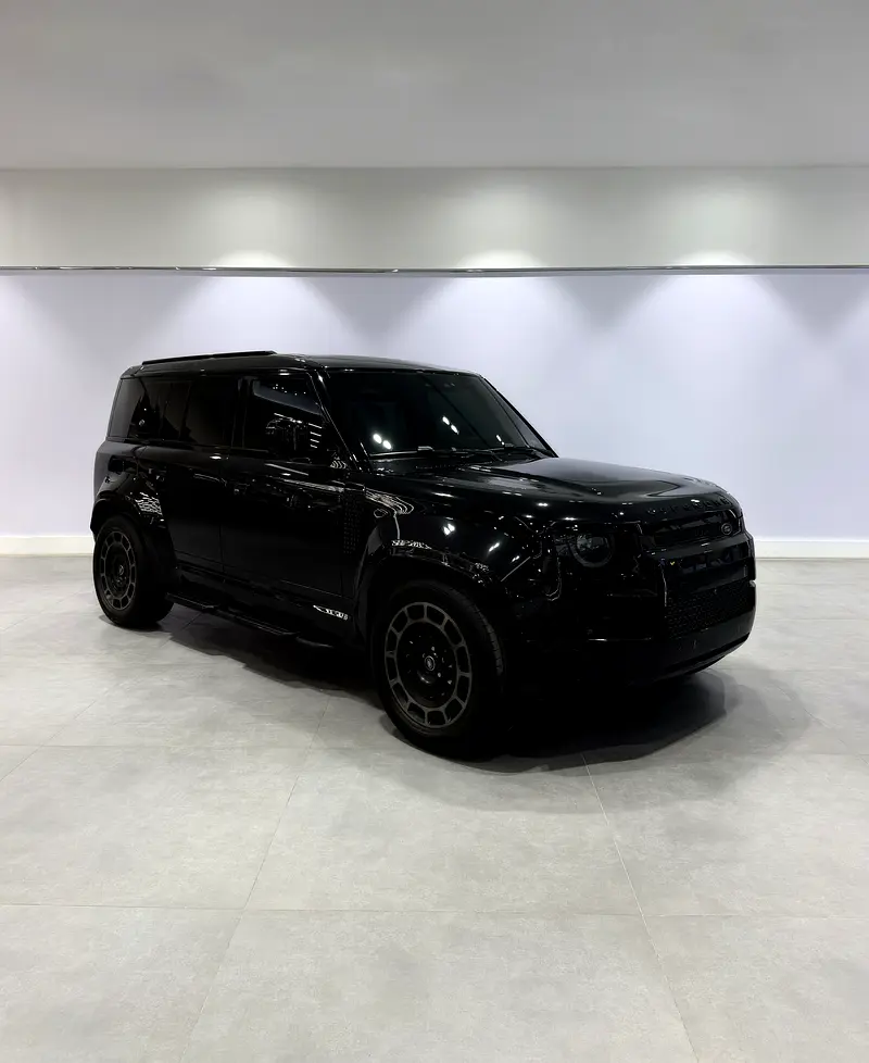 Land Rover Defender 2022 — photo 1 of 11