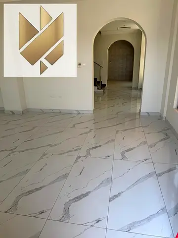 Villa for rent in Al Hooshi – Sharjah Land area 5,000 sq ft Located in a quiet and upscale area of ​​Al Hooshi, this villa features spacious areas an