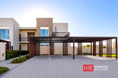 Fully Furnished | Corner Unit | Bright Layout