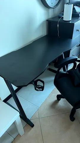 Black Gaming Desk in Good Condition