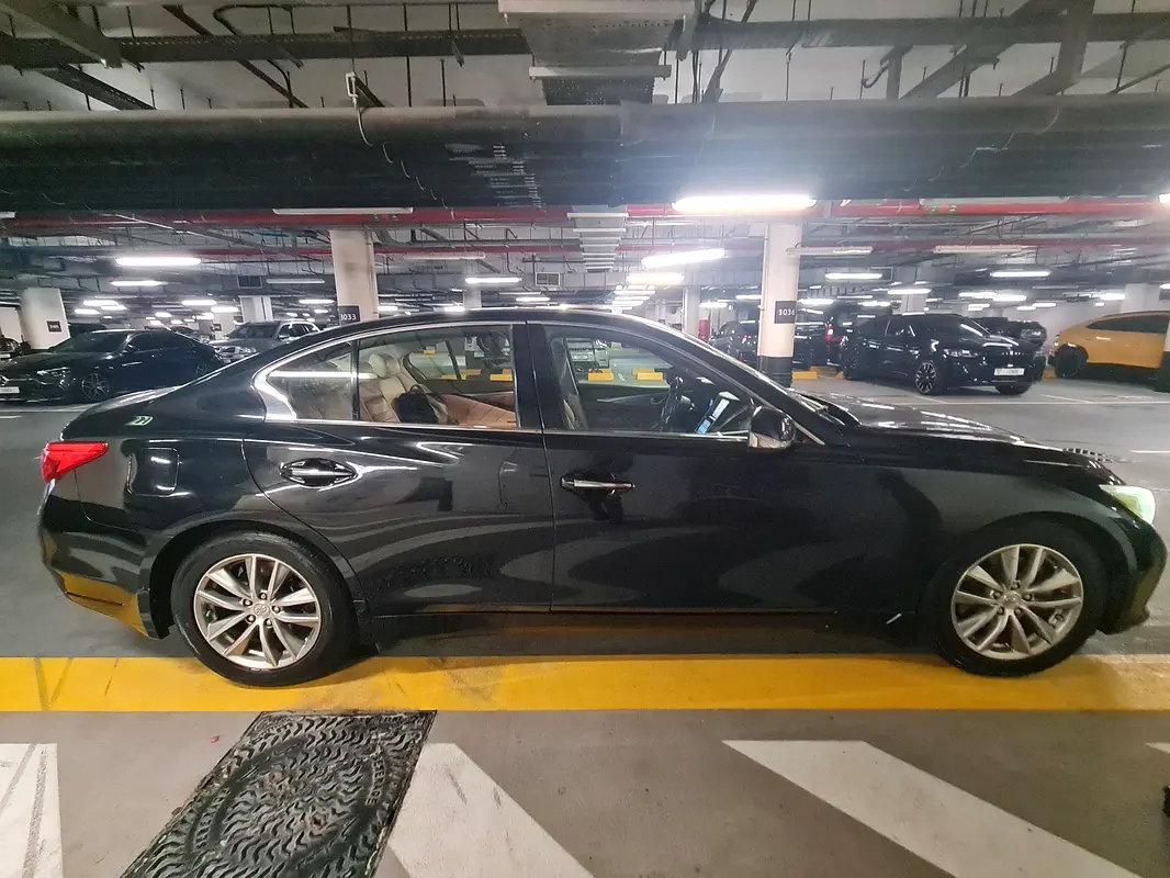 Infiniti Q50 2017 — photo 1 of 9