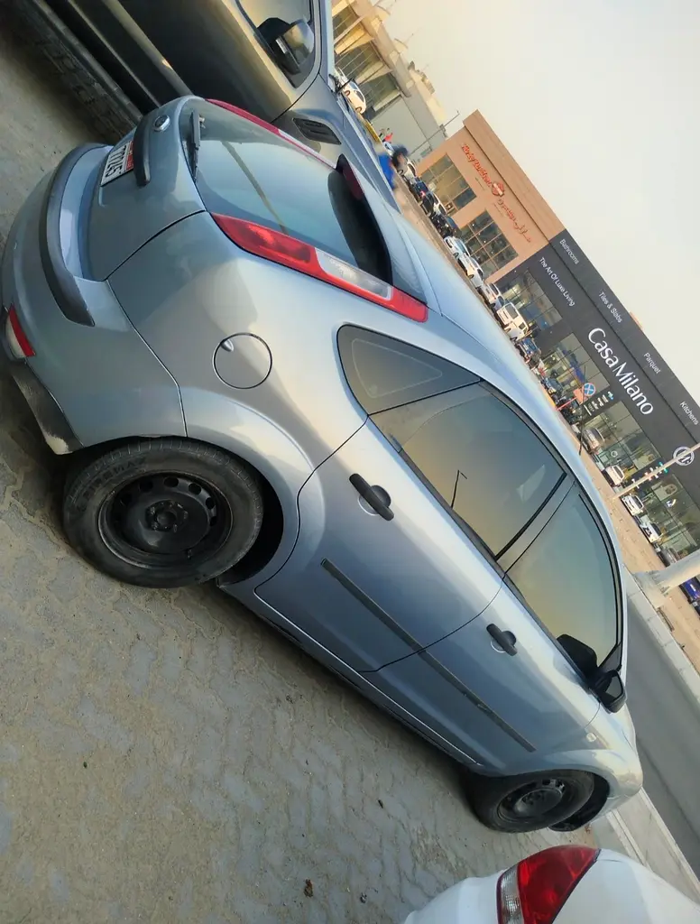 Ford Focus 2006 — photo 1 of 4