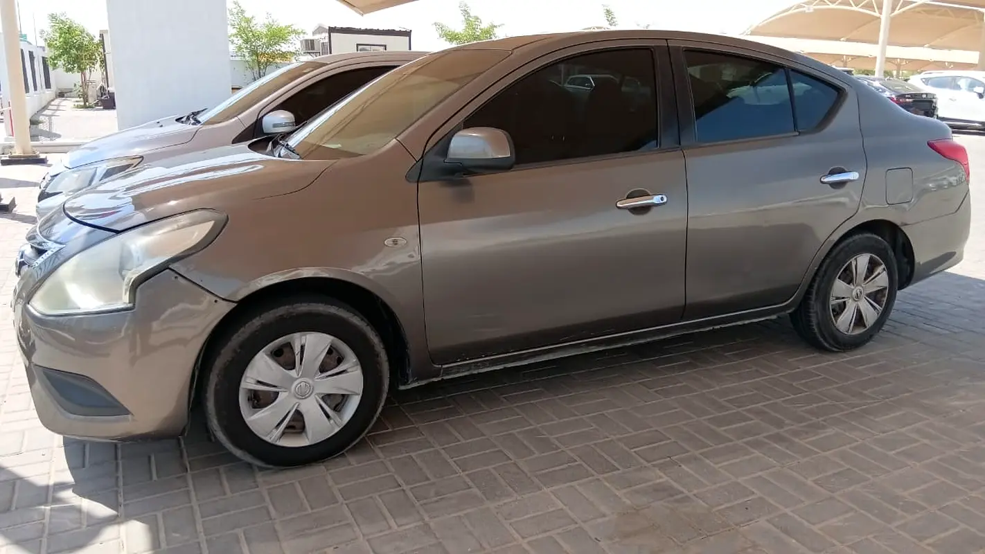 Nissan Sunny 2015 — photo 1 of 6