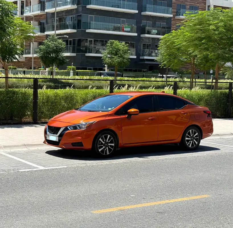 Nissan Versa 2021 — photo 1 of 10