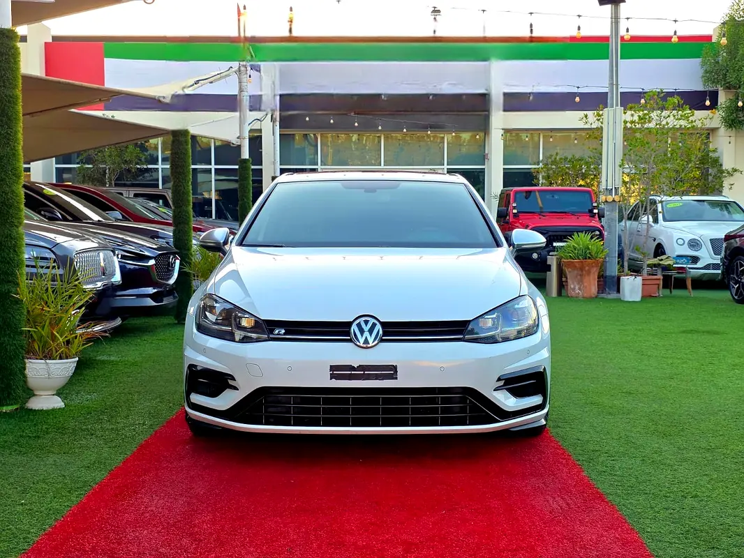 Volkswagen Golf 2018 — photo 1 of 20