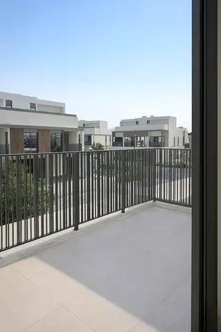 Single Row | Keys in Hand | Close to Gym and Pool