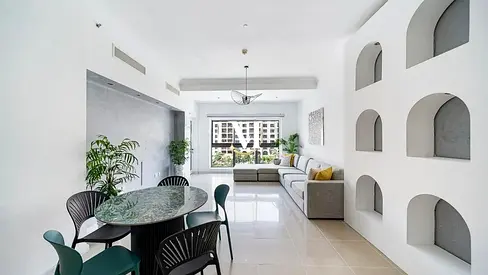 Multiple Cheques | Upgraded | Spacious