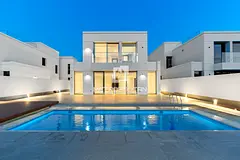 Sunrise Living Villas | Skyline and Lake Views