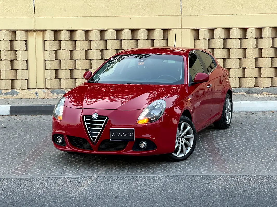 Alfa Romeo GIULIETTA 2015 — photo 1 of 13