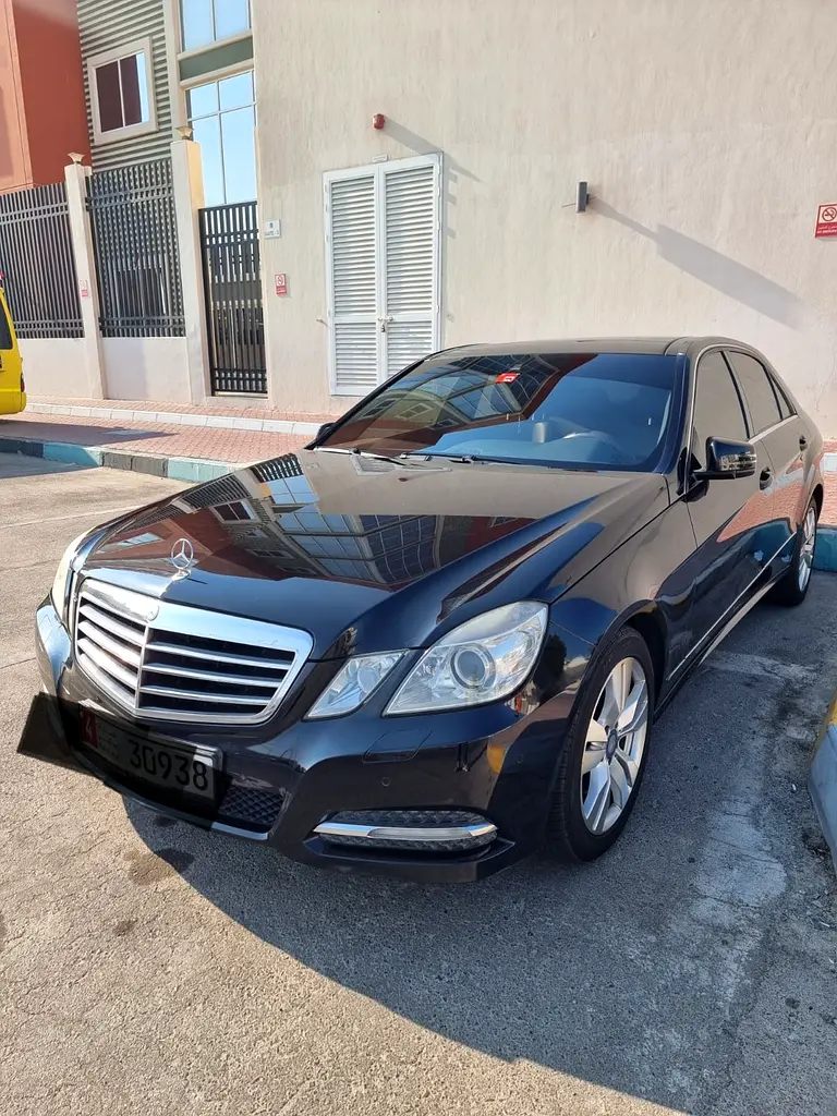 Mercedes-Benz E-Class 2011 — photo 1 of 9