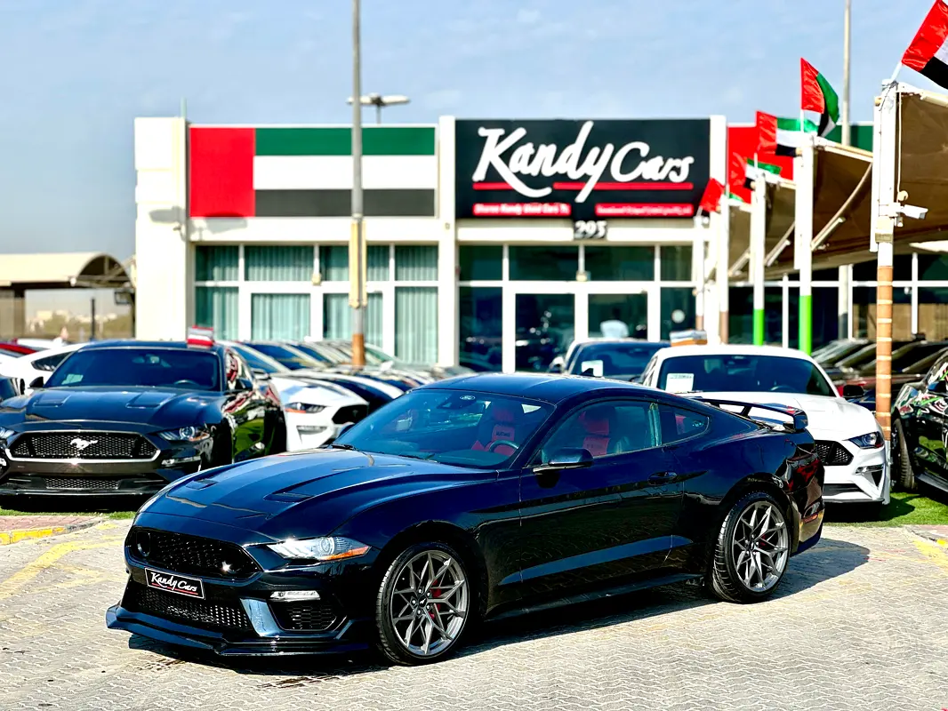Ford Mustang 2021 — photo 1 of 11