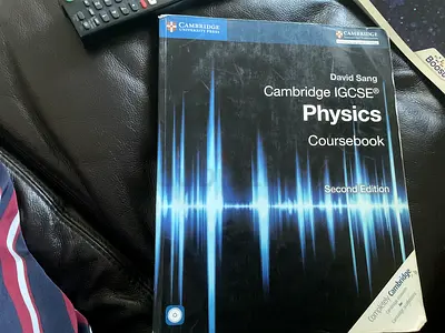 Cambridge IGCSE Physics Coursebook (Second Edition) by David Sang