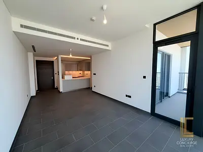 HUGE BALCONY | FITTED KITCHEN | UNFURNISHED