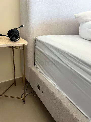 Brand new king bed 180x200 with mattress (still under warranty)