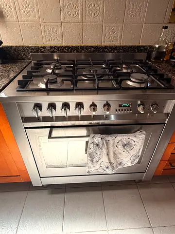 Ariston Stainless steel built-in gas oven and hob (5-burner) - good condition