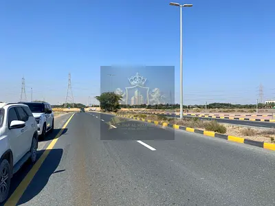 للبيع في الشارقه   منطقه الصجعه الصناعيه   قطعه ارض تجاري صناعي مساحه ٣٦٦٨٣ قدم ا زاويه علي  شارعين   تملك حر لجميع الجنسيات مدي الحياه