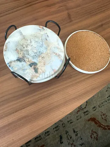 Marble-effect Round Coasters with Metal Holder